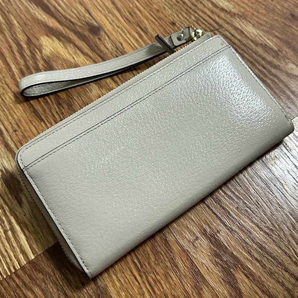 EUC Kate Spade Wristlet - Picture 4 of 9